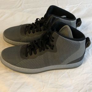 Nike men’s shoe size 9 1/2